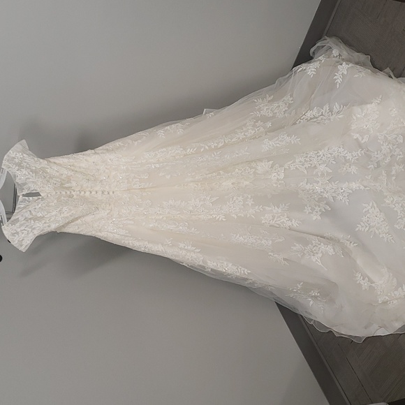 Pre-Owned Oleg Cassini Plus Size Wedding Dress - Picture 7 of 9